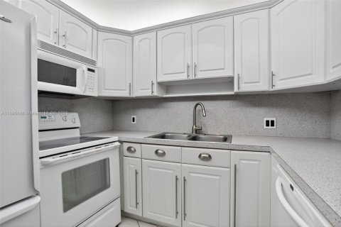 Condominio en venta en Deerfield Beach, Florida, 2 dormitorios, 85.47 m2 № 1948913 - foto 17