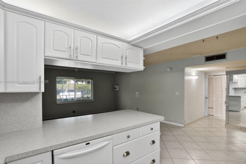 Condominio en venta en Deerfield Beach, Florida, 2 dormitorios, 85.47 m2 № 1948913 - foto 18