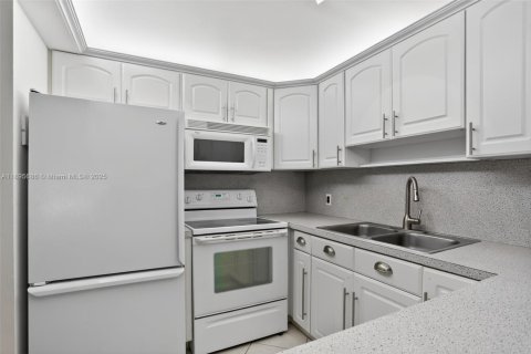 Condominio en venta en Deerfield Beach, Florida, 2 dormitorios, 85.47 m2 № 1948913 - foto 19