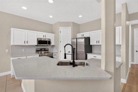 Villa ou maison à vendre à Poinciana, Floride: 2 chambres, 143.81 m2 № 2403514 - photo 18