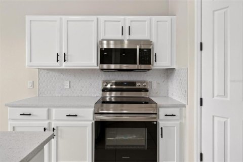 Villa ou maison à vendre à Poinciana, Floride: 2 chambres, 143.81 m2 № 2403514 - photo 23