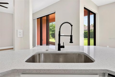 Villa ou maison à vendre à Poinciana, Floride: 2 chambres, 143.81 m2 № 2403514 - photo 27