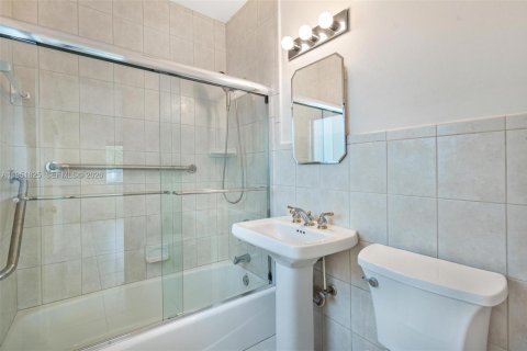 Купить виллу или дом в Серфсайд, Флорида 3 спальни, 156.82м2, № 2008550 - фото 28