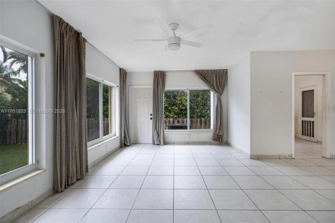 Купить виллу или дом в Серфсайд, Флорида 3 спальни, 156.82м2, № 2008550 - фото 14