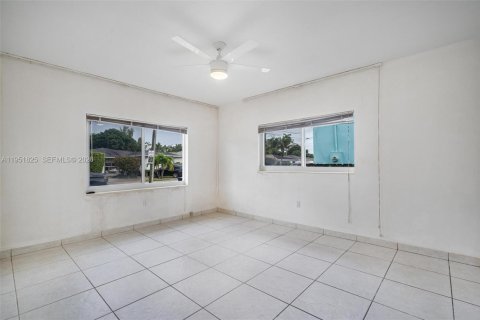 Купить виллу или дом в Серфсайд, Флорида 3 спальни, 156.82м2, № 2008550 - фото 20