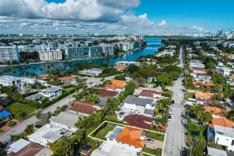 Купить виллу или дом в Серфсайд, Флорида 3 спальни, 156.82м2, № 2008550 - фото 2