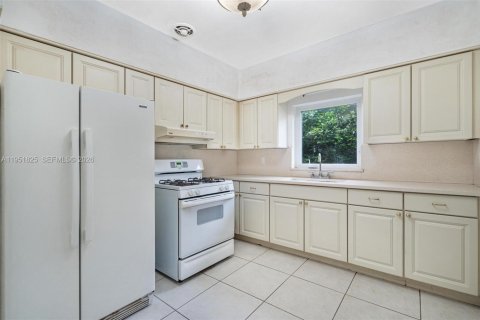 Купить виллу или дом в Серфсайд, Флорида 3 спальни, 156.82м2, № 2008550 - фото 17