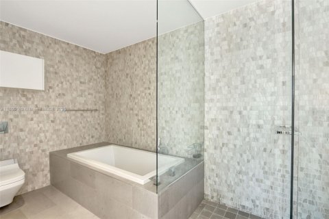 Condominio en venta en Miami, Florida, 3 dormitorios, 172.43 m2 № 1750354 - foto 8