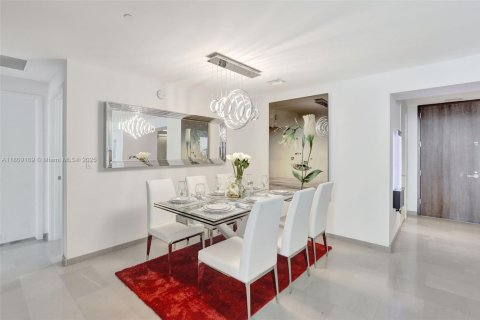 Condominio en venta en Miami, Florida, 3 dormitorios, 172.43 m2 № 1750354 - foto 1