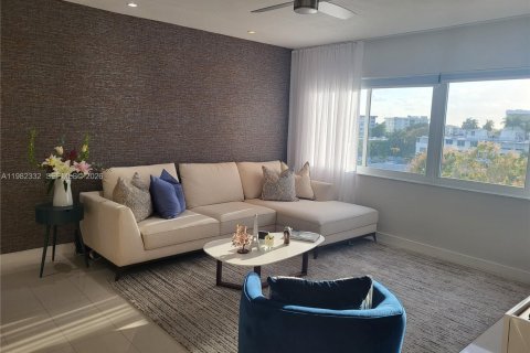 Купить кондоминиум в Бей-Харбор-Айлендс, Флорида 1 спальня, 83.89м2, № 2047717 - фото 2