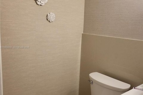 Купить кондоминиум в Бей-Харбор-Айлендс, Флорида 1 спальня, 83.89м2, № 2047717 - фото 9