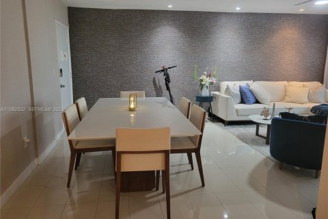 Купить кондоминиум в Бей-Харбор-Айлендс, Флорида 1 спальня, 83.89м2, № 2047717 - фото 3