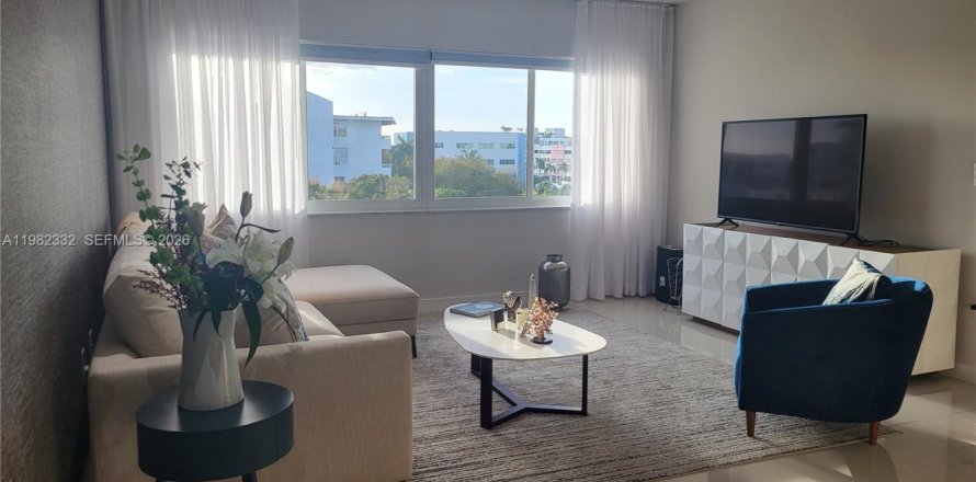 Кондоминиум с 1 спальней в Бей-Харбор-Айлендс, Флорида № 2047717