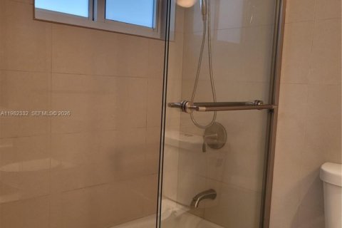 Купить кондоминиум в Бей-Харбор-Айлендс, Флорида 1 спальня, 83.89м2, № 2047717 - фото 15