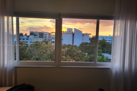 Купить кондоминиум в Бей-Харбор-Айлендс, Флорида 1 спальня, 83.89м2, № 2047717 - фото 16