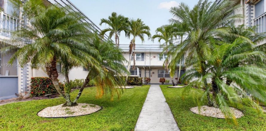 Condo à Delray Beach, Floride, 2 chambres  № 2074431