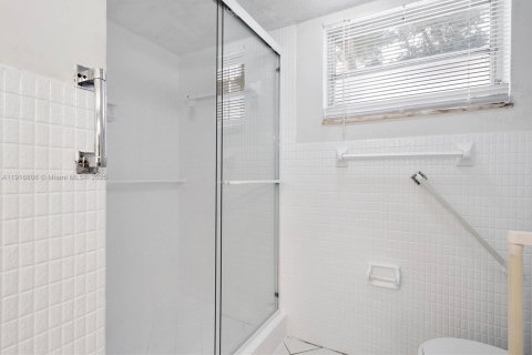 Copropriété à louer à Miami, Floride: 2 chambres, 164.44 m2 № 1972791 - photo 24