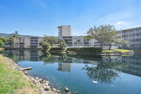 Copropriété à louer à Miami, Floride: 2 chambres, 164.44 m2 № 1972791 - photo 26