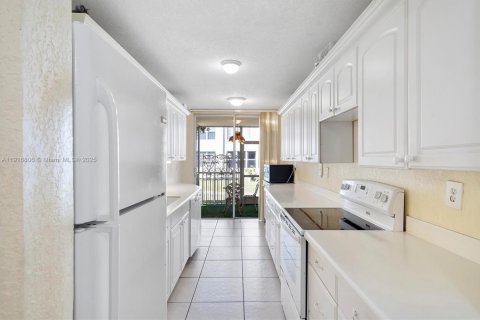 Copropriété à louer à Miami, Floride: 2 chambres, 164.44 m2 № 1972791 - photo 9