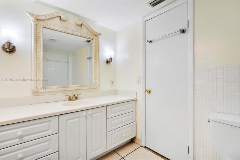 Copropriété à louer à Miami, Floride: 2 chambres, 164.44 m2 № 1972791 - photo 16
