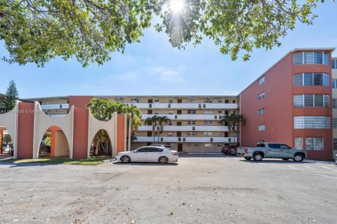 Copropriété à louer à Miami, Floride: 2 chambres, 164.44 m2 № 1972791 - photo 27