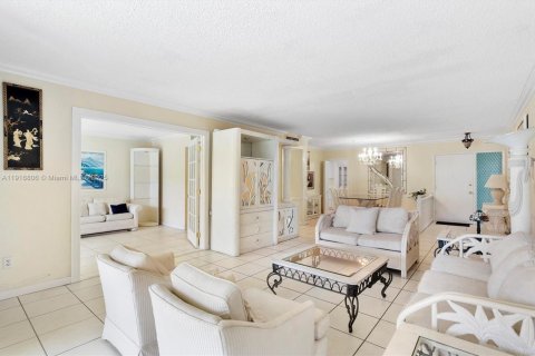 Copropriété à louer à Miami, Floride: 2 chambres, 164.44 m2 № 1972791 - photo 5