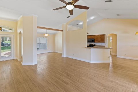 House in Clermont, Florida 3 bedrooms, 180.23 sq.m. № 2107178 - photo 6