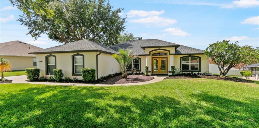 House in Clermont, Florida 3 bedrooms, 180.23 sq.m. № 2107178
