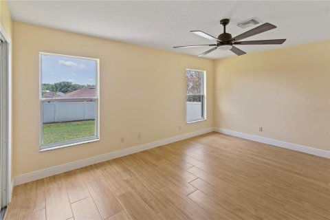House in Clermont, Florida 3 bedrooms, 180.23 sq.m. № 2107178 - photo 12