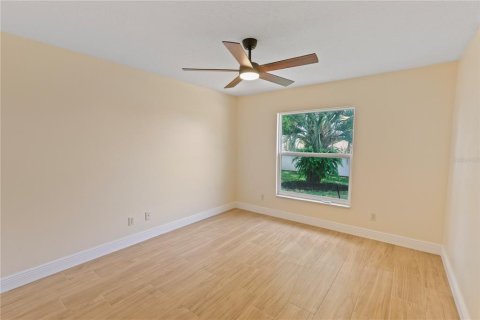 House in Clermont, Florida 3 bedrooms, 180.23 sq.m. № 2107178 - photo 19