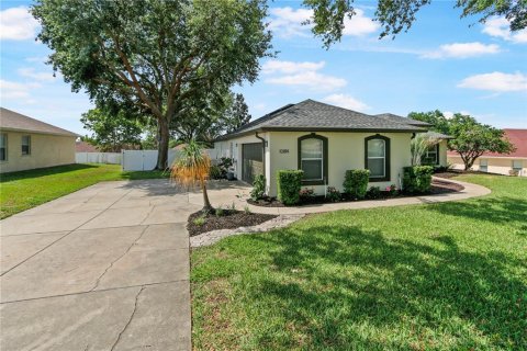 House in Clermont, Florida 3 bedrooms, 180.23 sq.m. № 2107178 - photo 2