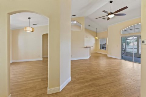 House in Clermont, Florida 3 bedrooms, 180.23 sq.m. № 2107178 - photo 5