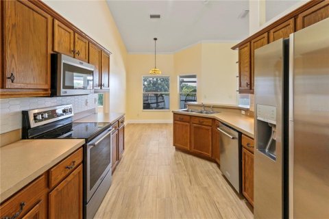 House in Clermont, Florida 3 bedrooms, 180.23 sq.m. № 2107178 - photo 8