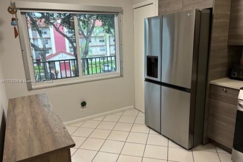 Condominio en venta en Pembroke Pines, Florida, 2 dormitorios, 110.74 m2 № 1711319 - foto 11