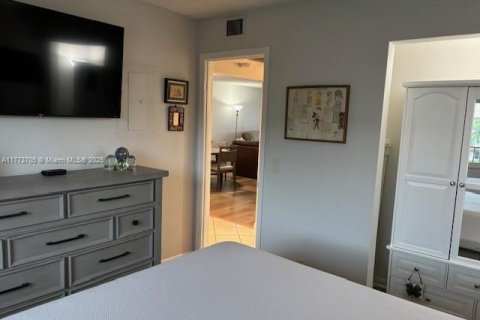 Condominio en venta en Pembroke Pines, Florida, 2 dormitorios, 110.74 m2 № 1711319 - foto 16
