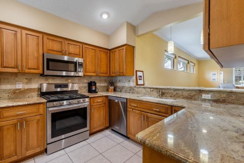 House in Tavares, Florida 3 bedrooms, 167.22 sq.m. № 2228209 - photo 5