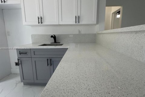 Купить виллу или дом в Форт-Лодердейл, Флорида 2 спальни, 69.12м2, № 1986260 - фото 5