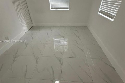 Купить виллу или дом в Форт-Лодердейл, Флорида 2 спальни, 69.12м2, № 1986260 - фото 4