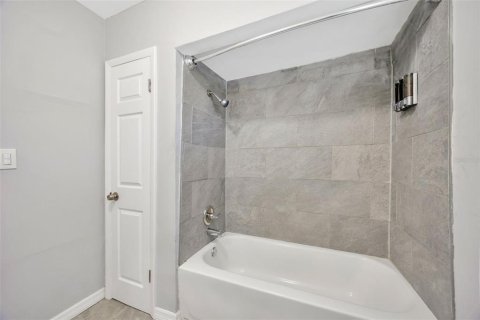 House in Tampa, Florida 3 bedrooms, 118.36 sq.m. № 1856558 - photo 29