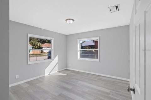 Casa en venta en Tampa, Florida, 3 dormitorios, 118.36 m2 № 1856558 - foto 11