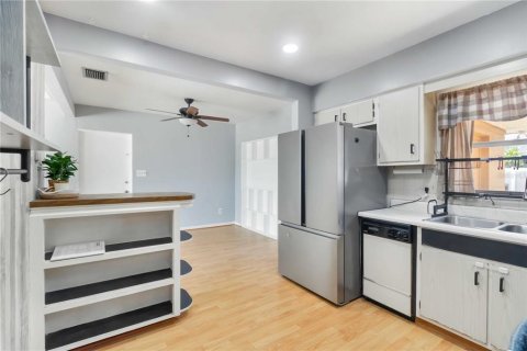 House in Saint Petersburg, Florida 3 bedrooms, 115.94 sq.m. № 1406420 - photo 16