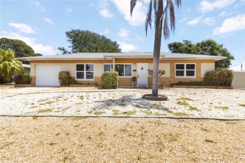 House in Saint Petersburg, Florida 3 bedrooms, 115.94 sq.m. № 1406420 - photo 2