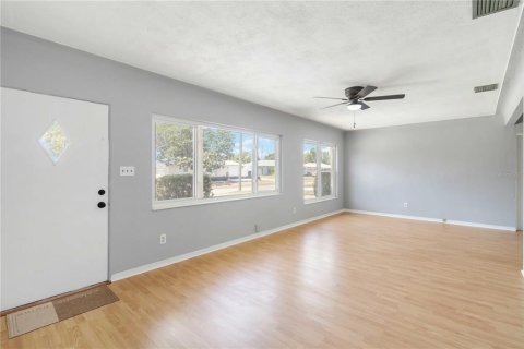 House in Saint Petersburg, Florida 3 bedrooms, 115.94 sq.m. № 1406420 - photo 10