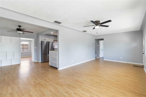 House in Saint Petersburg, Florida 3 bedrooms, 115.94 sq.m. № 1406420 - photo 12