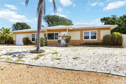 House in Saint Petersburg, Florida 3 bedrooms, 115.94 sq.m. № 1406420 - photo 4