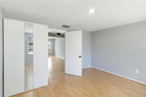 House in Saint Petersburg, Florida 3 bedrooms, 115.94 sq.m. № 1406420 - photo 24