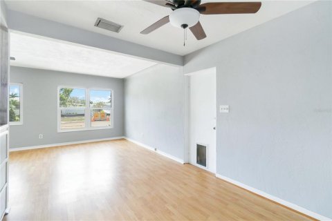 House in Saint Petersburg, Florida 3 bedrooms, 115.94 sq.m. № 1406420 - photo 17
