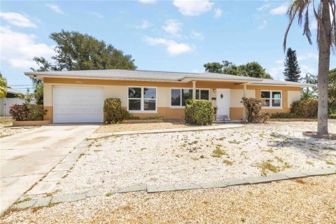 House in Saint Petersburg, Florida 3 bedrooms, 115.94 sq.m. № 1406420 - photo 3