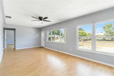 House in Saint Petersburg, Florida 3 bedrooms, 115.94 sq.m. № 1406420 - photo 18