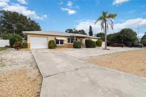 House in Saint Petersburg, Florida 3 bedrooms, 115.94 sq.m. № 1406420 - photo 6